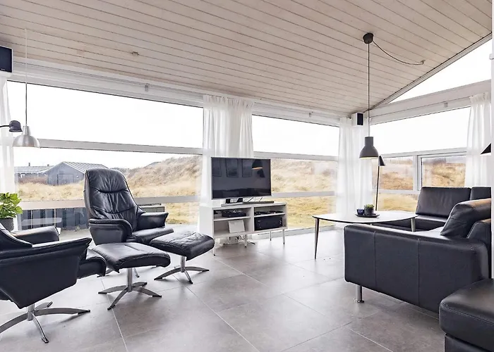 Luxury Beachfront Retreat - By Traum Rødhus